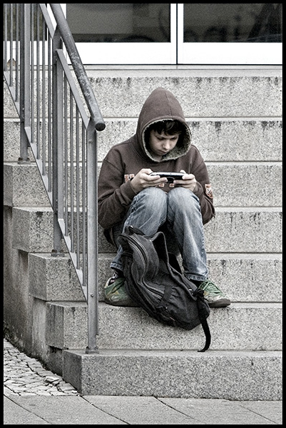 Erfurt-2012-Junge-mit-Spiel