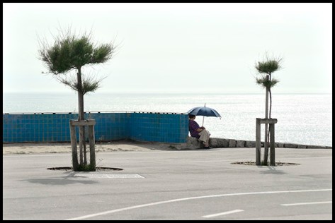 Porto-2011-Frau-am-Meer-mit