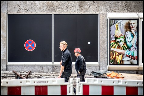 Stuttgart-2015-Dorotheenquartier-19-Druck-40x60-Schaufenster-und-Bauarbeiter