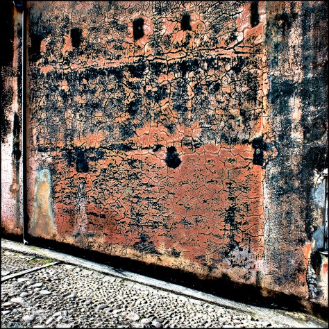 Levanto 2009 Verfallene Fassade bei Kastell Druck 2009_05_14