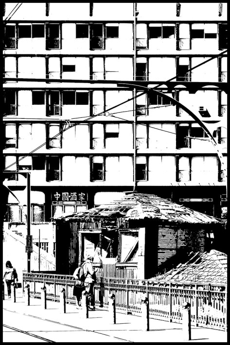 Portugal 2011 Kaputtes Haus vor Bürogebäude in Altstadt Porto s-w Kopie